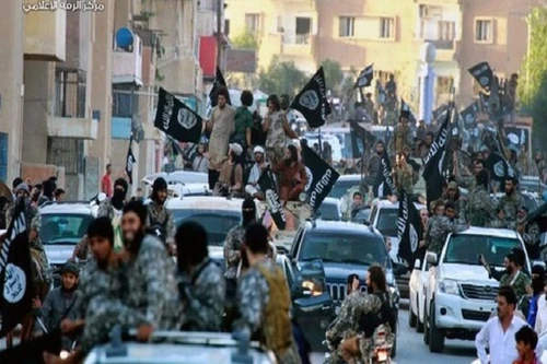 Một phụ nữ Hà Lan liều lĩnh mang 2 con gia nhập IS