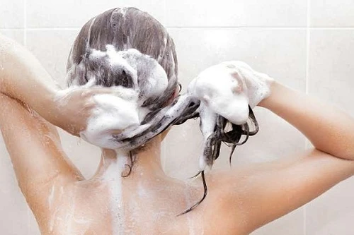 Nên tắm sáng hay tối?