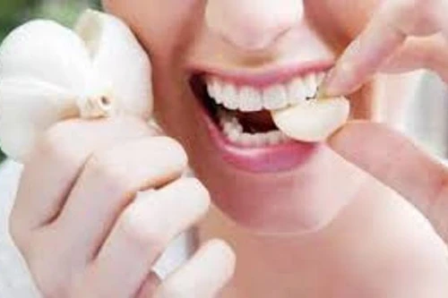 Xà lách, táo đánh bay mùi hôi của tỏi