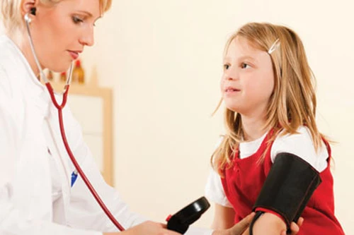 Trẻ bị huyết áp cao ảnh hưởng đến tư duy