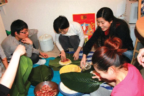 Ấm lòng Tết xa xứ