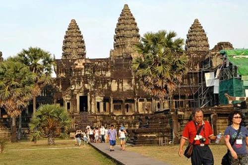 3 du khách Pháp bị kết án vì chụp ảnh “nude” ở đền Angkor