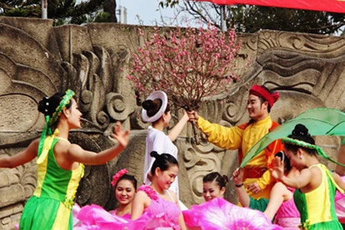 Tưng bừng trẩy hội 