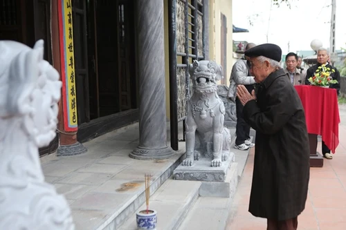 Làng nghề Trạch Xá di dời sư tử đá ngoại lai, đón nhận nghê Việt