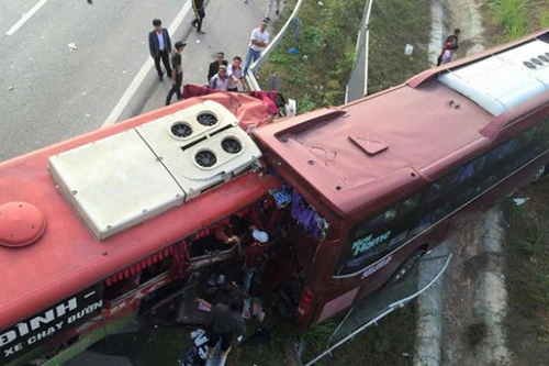 Vụ 2 xe khách tông nhau trên cao tốc Nội Bài – Lào Cai: 1 bệnh nhân tiên lượng tử vong, 4 ca chấn thương nặng 