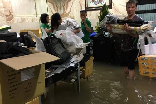 Biệt thự triệu đô của Đàm Vĩnh Hưng ngập sâu trong nước