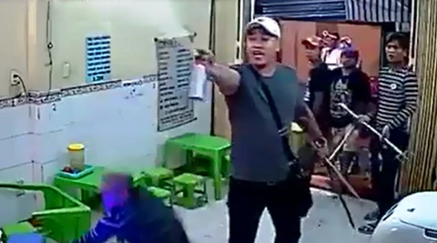 Vụ giang hồ đập phá quán kem: Nhóm gây án trình diện