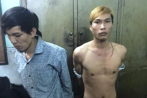 CSGT truy bắt 2 tên cướp vụt gậy vào đầu cô gái để cướp xe máy