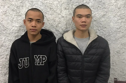 Giấu ma túy dưới chân cột đèn cao áp để bán 