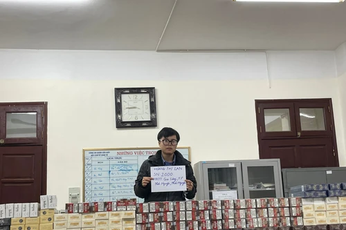 Đột kích 'tổng đại lý' thuốc lá, cigar nhập lậu