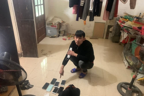 Bắt thanh niên nửa đêm cắt khóa, đột nhập cửa hàng trộm cắp 7 điện thoại di động iPhone