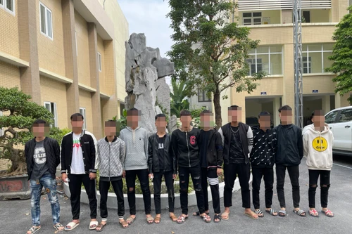 Mâu thuẫn cá nhân, thiếu niên rủ nhóm bạn mang hung khí tìm đánh đối thủ