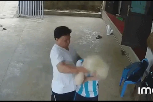 Điều tra vụ thiếu niên 14 tuổi bị ông nội của bạn đến tận nhà hành hung