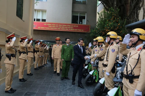 Ban Nội chính Thành ủy Hà Nội thăm, chúc Tết Phòng Cảnh sát giao thông Công an Thủ đô