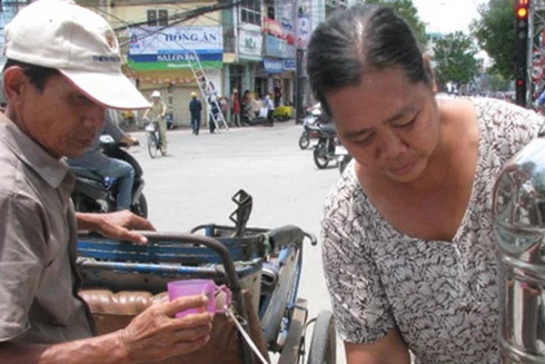 Ngụm nước mát của một tấm lòng