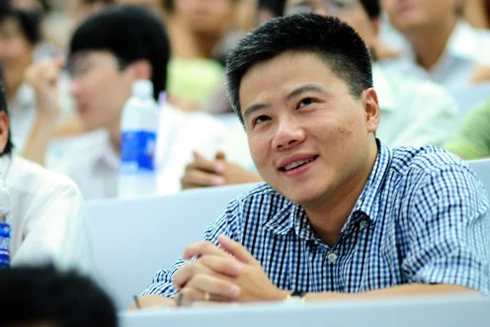 GS Ngô Bảo Châu trò chuyện trong Hội sách mùa thu