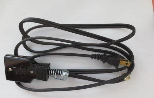 Kinh hoàng mẹ dùng dây điện siết cổ con gái 1 tuổi