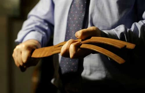 Nam sinh nhập viện vì bị hiệu trưởng và giáo viên đánh 