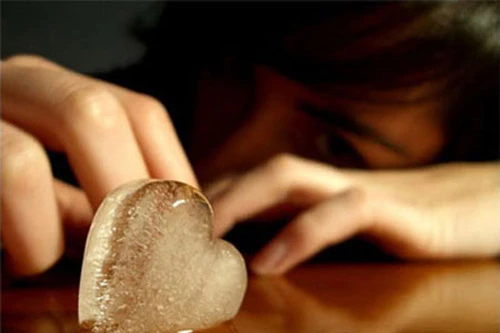 Ấn Độ: Có vợ bé, một cảnh sát chiếm đoạt tài sản của vợ cả