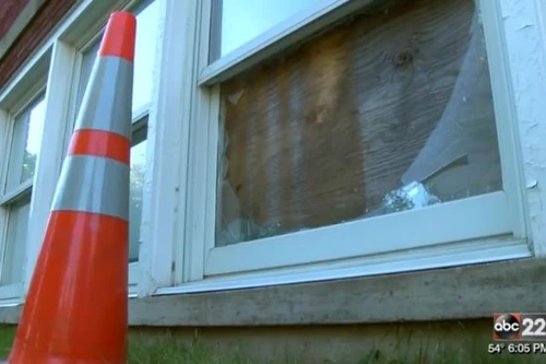 Vào nhầm sở cảnh sát để... ngủ nhờ