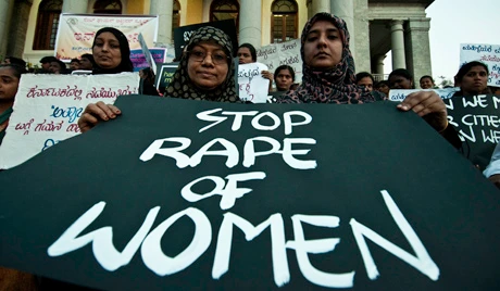 Bé gái 15 tuổi bị cưỡng hiếp, đầu độc tại nhà