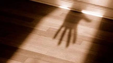 Giúp việc 35 tuổi bị cưỡng hiếp ngay tại nhà