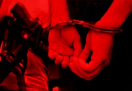 Con trai đâm chết cha để bảo vệ mẹ khỏi nạn bạo hành