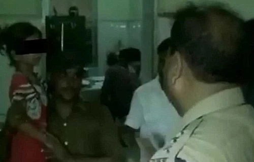 Bé gái 7 tuổi thoát chết sau khi bị người thân chôn sống