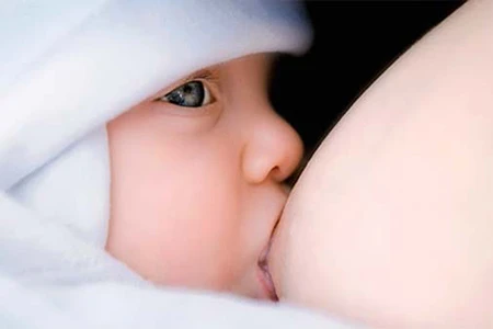 Cho con bú giúp giảm nguy cơ ung thư vú ác tính