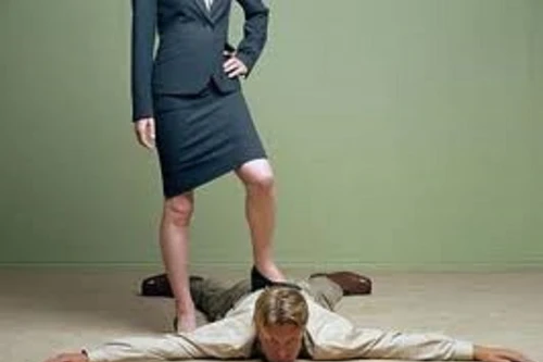 Bi kịch: Vợ xỉn vác gậy đánh chồng say rượu tới chết