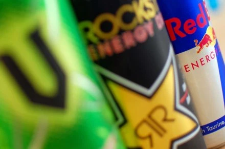 Thói quen dùng nước tăng lực khiến các teen dễ đến với rượu và ma túy