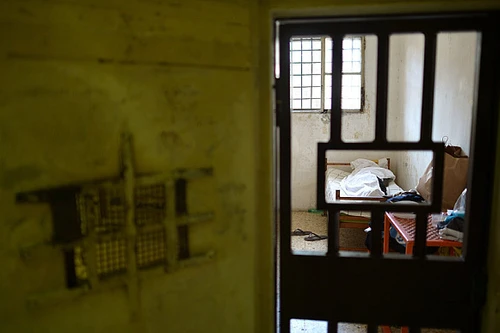 Xin được vào tù vì chán cảnh cãi vã với vợ