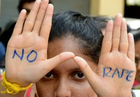 Bị hiếp dâm tập thể, bé gái 12 tuổi tử vong