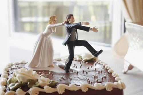 Bị hôn phu ly dị ngay trong ngày cưới vì lộ ảnh nóng