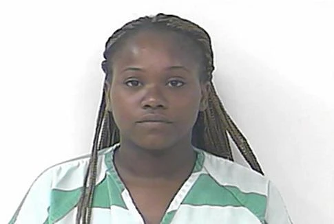 Cô trông trẻ đâm ông chủ vì từ chối quan hệ tình dục