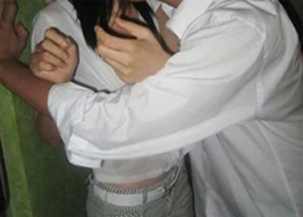 Bé trai 14 tuổi làm bậy với bé gái 8 tuổi