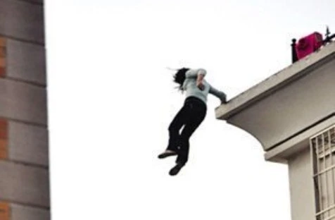 Nhảy lầu tự vẫn vì bị vợ bỏ