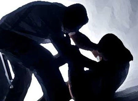 “Yêu râu xanh” ném nạn nhân khỏi xe tải sau khi cưỡng hiếp