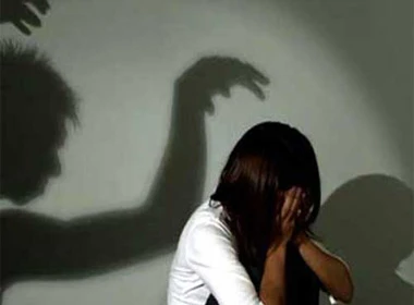 Thiếu niên 14 tuổi tấn công tình dục bé gái hàng xóm