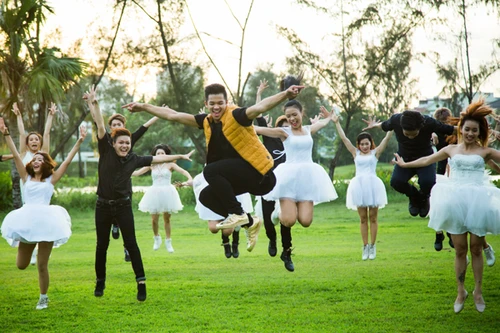 Trọng Hiếu tỏ tình bằng màn trình diễn Flashmob