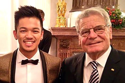 Quán quân Vietnam Idol 2015 Trọng Hiếu tiếp kiến Tổng thống Đức