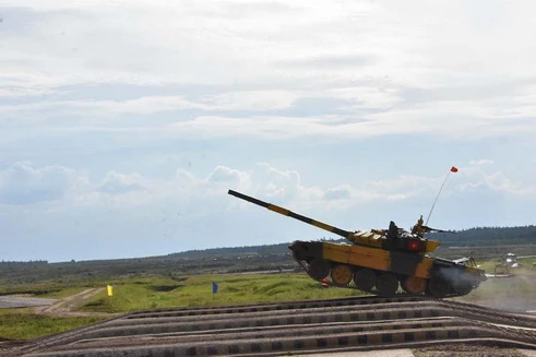 [ẢNH] Liên tiếp gặp sự cố tại giải đấu Tank Biathlon, xe tăng Nga không tốt như quảng cáo?