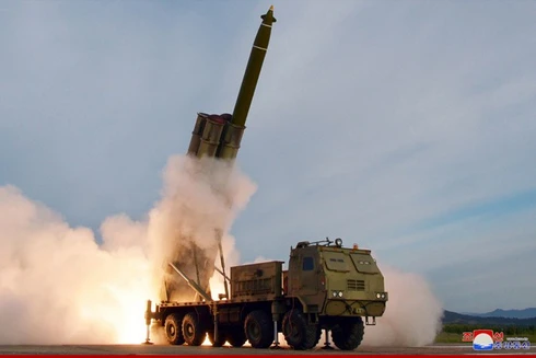 [ẢNH] Pháo phản lực siêu ‘khủng’ của Triều Tiên vượt xa mọi đối thủ trên thế giới