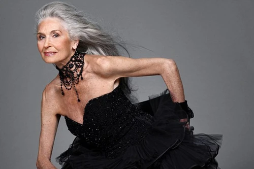 [ẢNH] "Choáng" với dàn mẫu U70-80 vẫn trẻ trung, cuốn hút trên sàn diễn thời trang