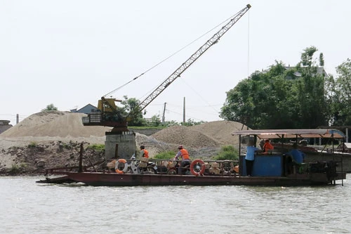 Doanh nghiệp nạo vét luồng lạch chỉ thích hút cát bán