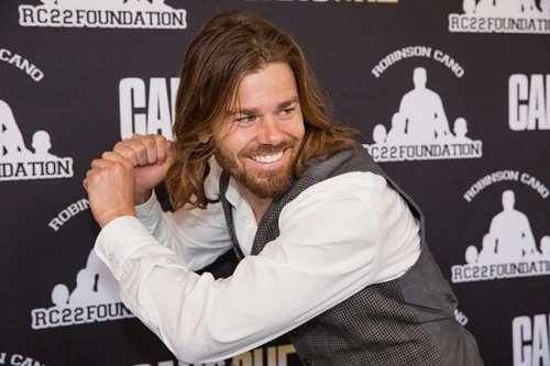 Nhân viên tặng sếp ô tô vì được tăng lương