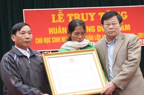 Truy tặng Huân chương Dũng cảm cho nam sinh quên mình cứu người đuối nước