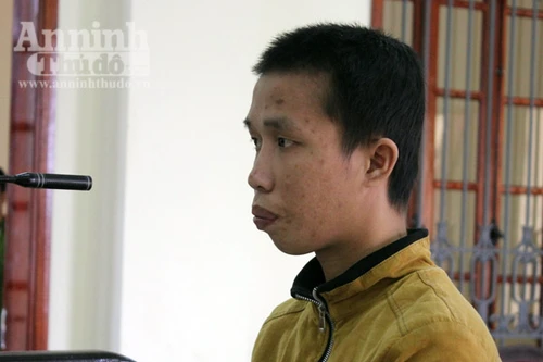 Giở trò đồi bại với bé gái 12 tuổi rồi dọa quay clip