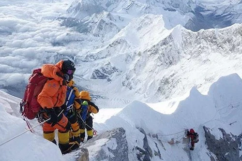 Trung Quốc định ngăn đôi ‘nóc nhà thế giới’ để chống đại dịch Covid-19