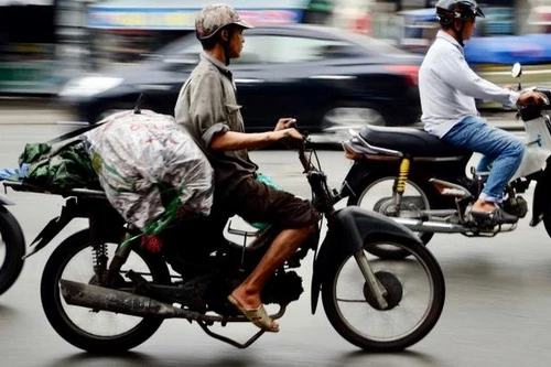 Thủ tướng yêu cầu Hà Nội và TP.HCM loại bỏ phương tiện cũ nát, lạc hậu